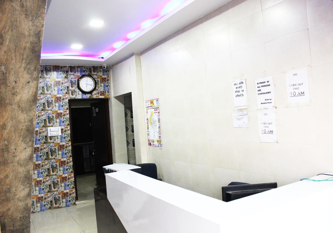 什卡尔旅馆酒店 乌贾因 外观 照片