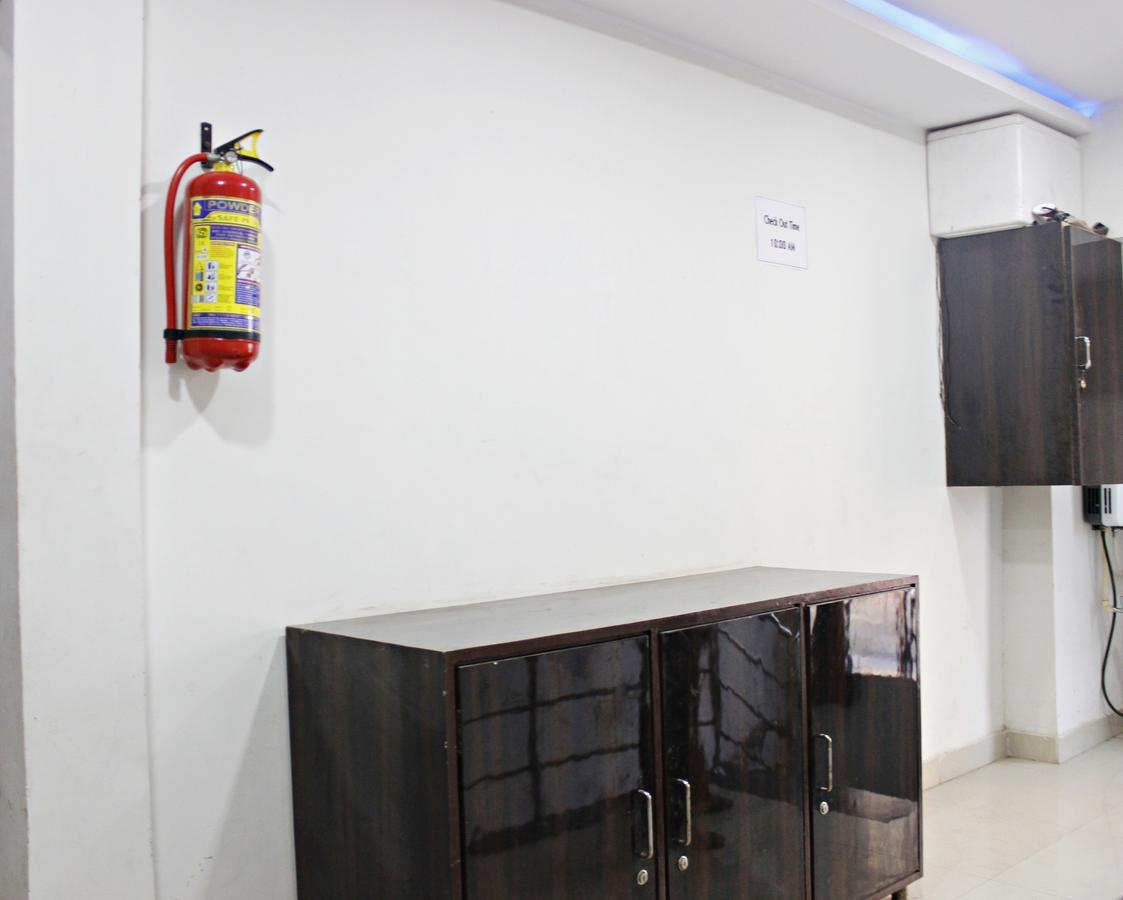什卡尔旅馆酒店 乌贾因 外观 照片